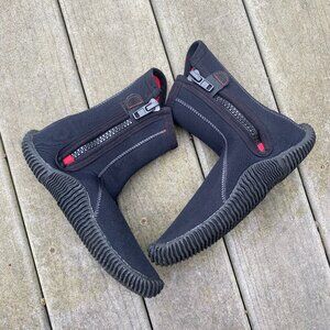 Neosport Scuba/ Snorkel boots Like new condition color black Size 10 mens 5mm